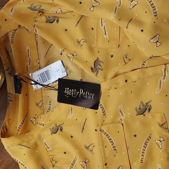 Torrid Harry Potter short sleeve silk shirt - Picture 3 of 3